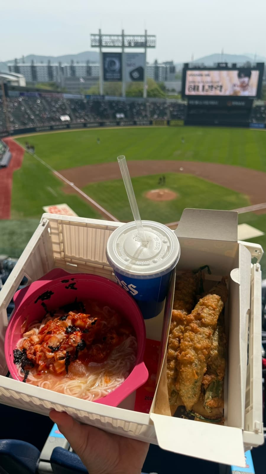 4/19 ⚾️잠실야구장 중앙네이비석 316블럭 16열 164-165번 시야 (통빱 김치말이국수/우이락 고추튀김/자두 슬러시)