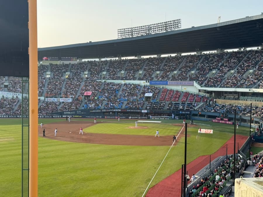 잠실야구장 외야 3루 421구역 22열 시야 (시야방해석) / 잠실새내 시장 먹거리